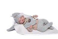 Muñecas Guca- MUÑECO Reborn Axel Conjunto A Rayas Azul Y Blanco